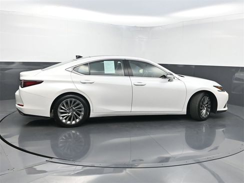 Used 2020 Lexus ES 350 Luxury image 44