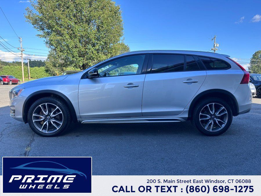 Used 2017 Volvo V60 T5 Cross Country Platinum w/ Climate Package AWD/4WD image 4
