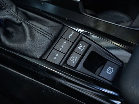 Used 2025 Toyota Camry LE image 18