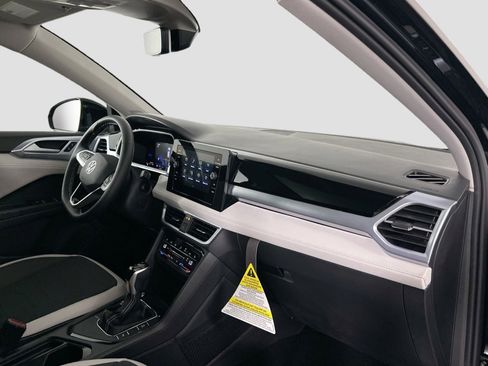 New 2025 Volkswagen Taos SE image 23