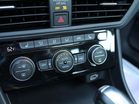 Used 2019 Volkswagen Jetta SEL image 33