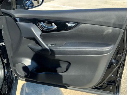 Used 2020 Nissan Rogue Sport SV FWD image 22