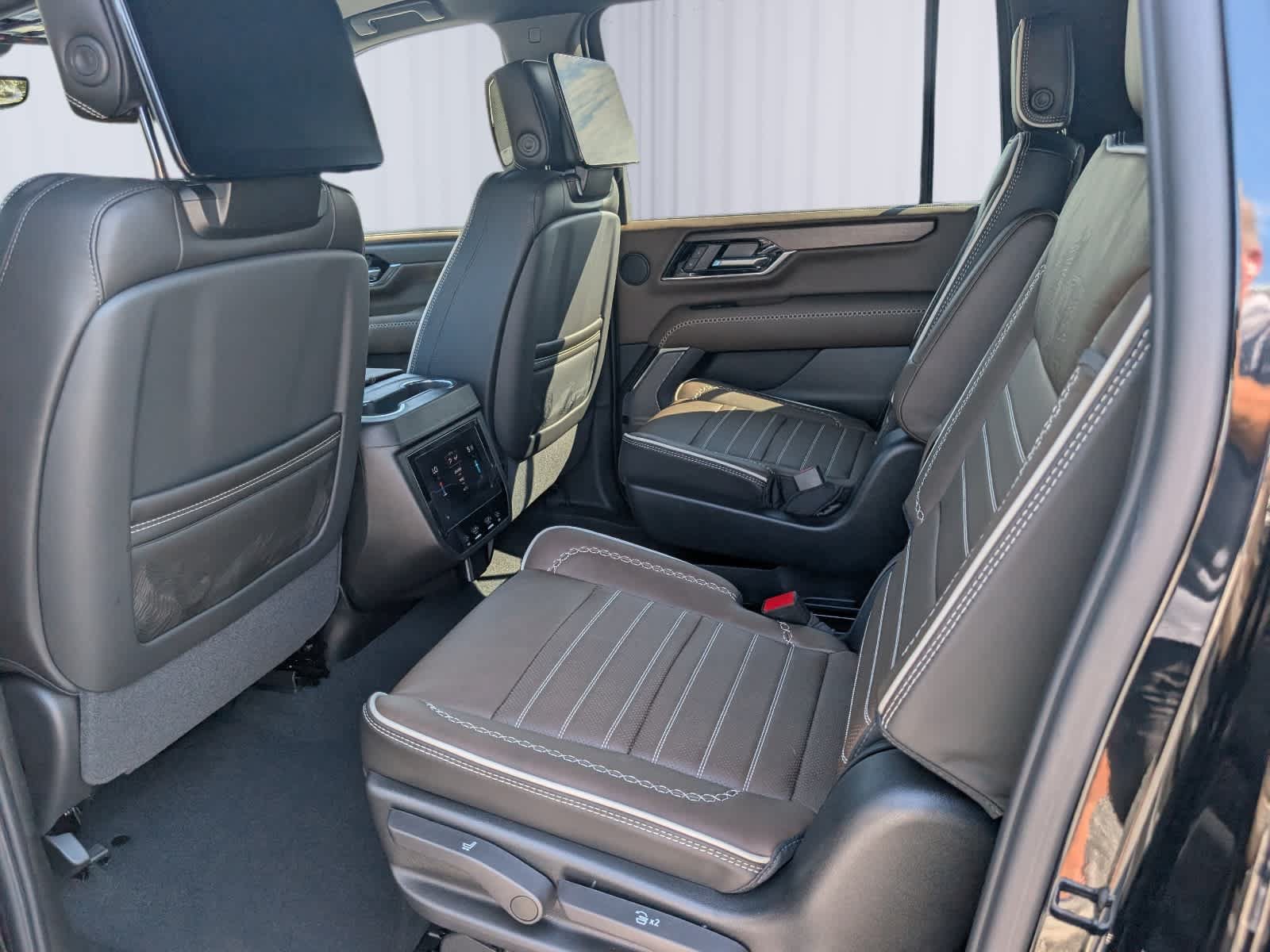 Certified 2026 GMC Yukon XL Denali Ultimate AWD/4WD image 18