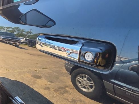 Used 2015 RAM 1500 Limited image 4