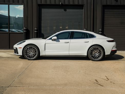 New 2026 Porsche Panamera image 2