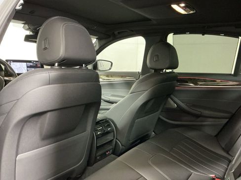 Certified 2022 BMW 530i w/ Executive Package image 28