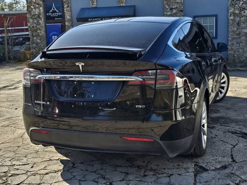 Used 2018 Tesla Model X 75D image 10