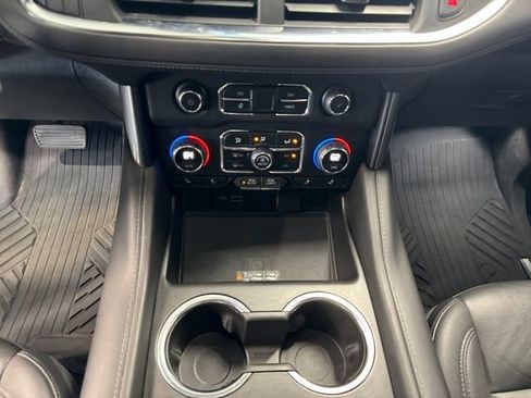 Used 2023 Chevrolet Tahoe Z71 w/ Luxury Package AWD/4WD image 17