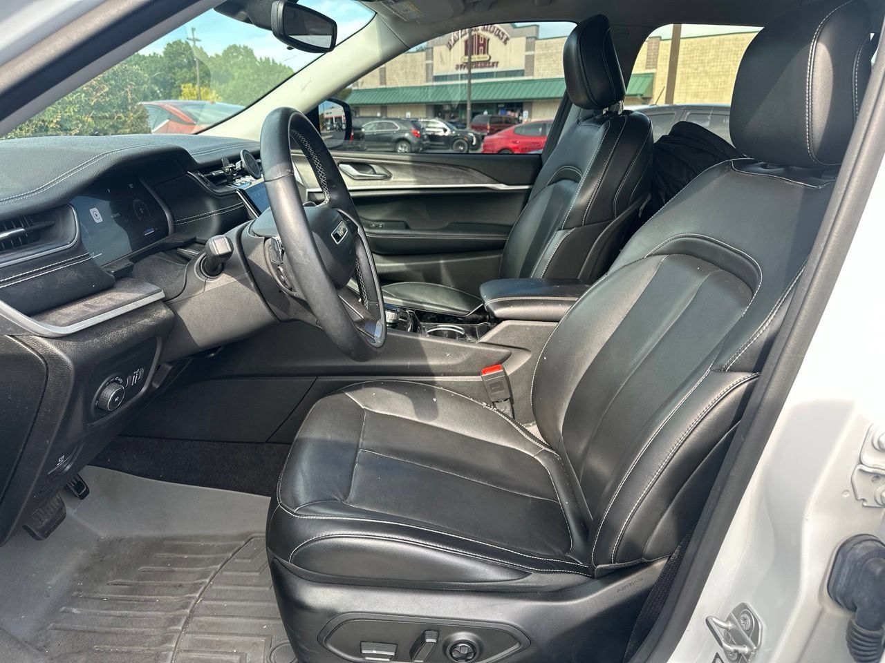 Used 2021 Jeep Grand Cherokee L Limited AWD/4WD image 9