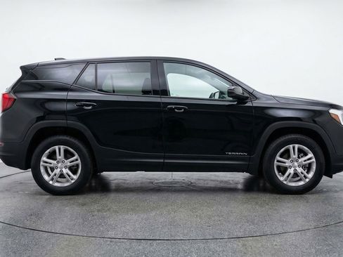 Used 2024 GMC Terrain SLE image 11