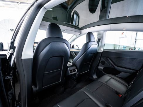 Used 2025 Tesla Model Y Long Range image 46