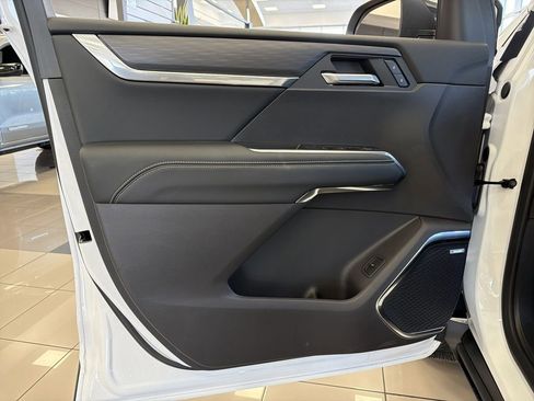 New 2026 GMC Acadia Elevation image 8