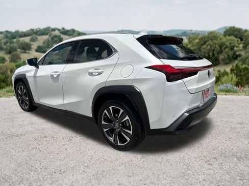 Used 2021 Lexus UX 200 w/ Accessory Package (Z2) FWD image 8