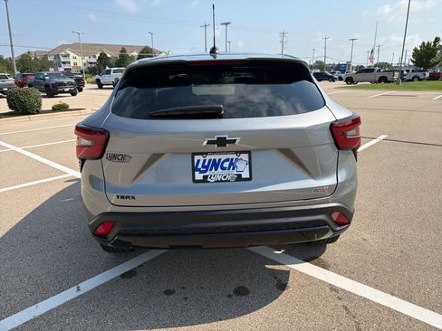 New 2026 Chevrolet Trax RS w/ Sunroof Package FWD image 4
