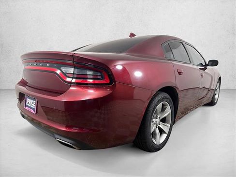 Used 2017 Dodge Charger SXT RWD image 3