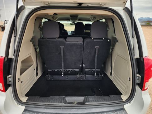 Used 2019 Dodge Grand Caravan SE w/ UConnect Hands-Free Group FWD image 15