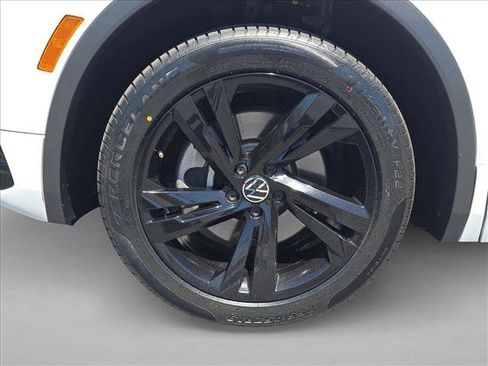 Used 2024 Volkswagen Tiguan SE R-Line FWD image 25