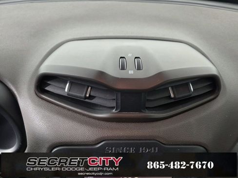 Used 2015 Jeep Renegade Latitude image 19