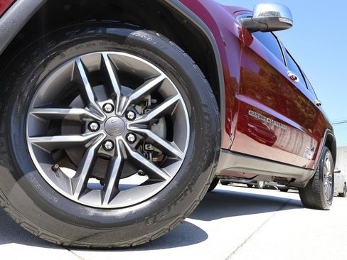 Used 2019 Jeep Grand Cherokee Limited w/ Luxury Group II image 25