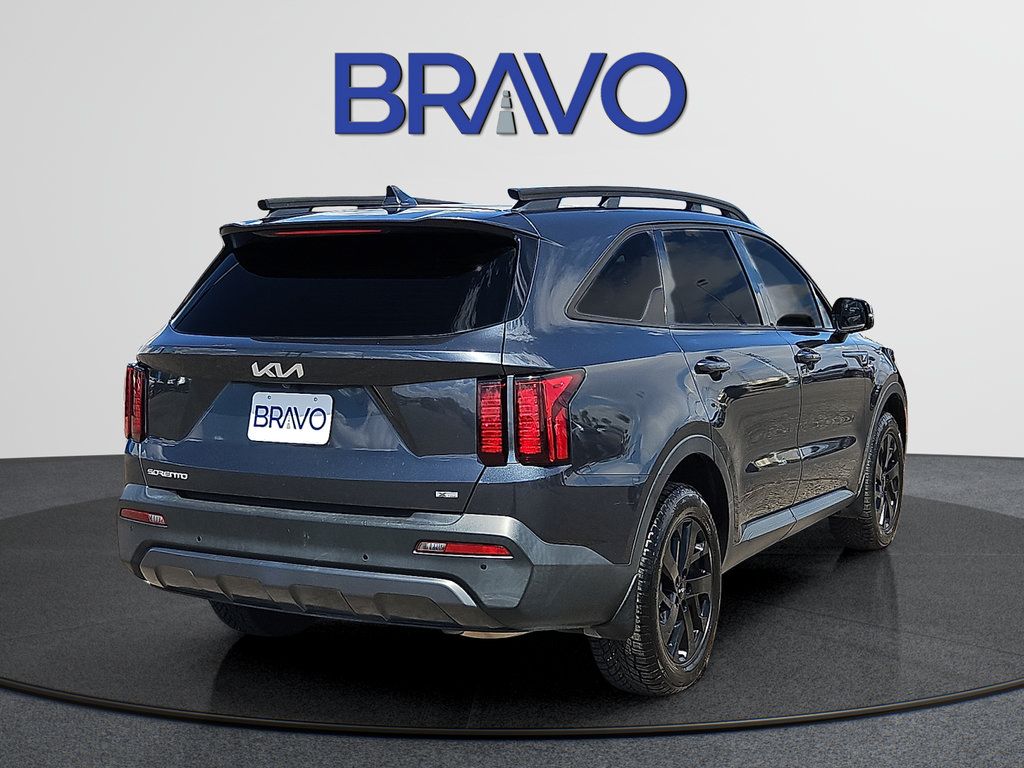 Used 2023 Kia Sorento S w/ Panoramic Sunroof Package AWD/4WD image 4
