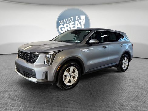 Certified 2024 Kia Sorento LX FWD image 8