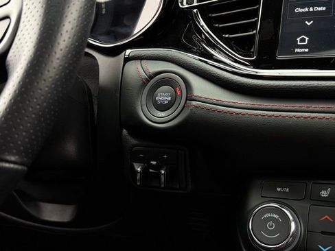 Used 2025 Dodge Durango R/T image 32