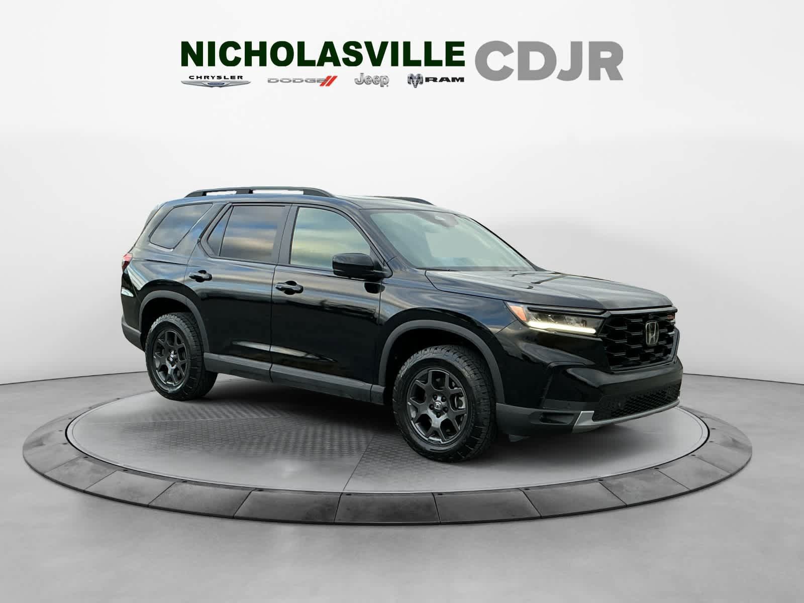 Used 2025 Honda Pilot TrailSport image 7