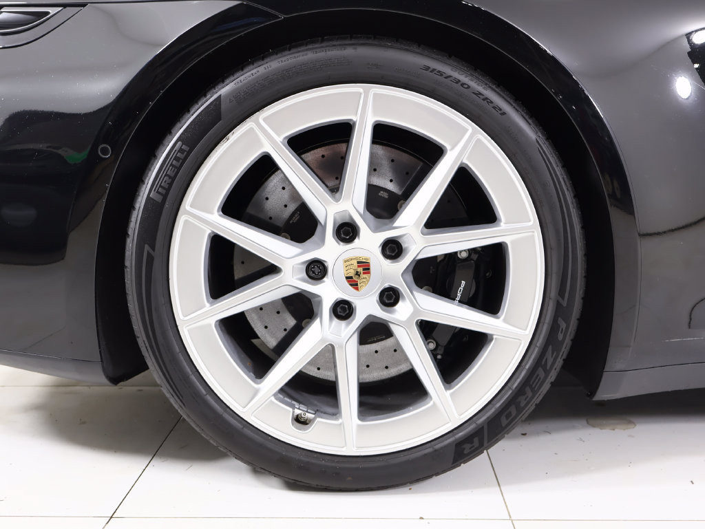 Certified 2025 Porsche 911 Carrera GTS RWD image 25