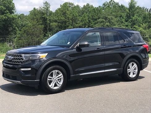 Used 2023 Ford Explorer XLT w/ Equipment Group 202A RWD image 1