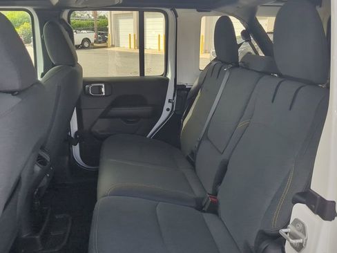Used 2025 Jeep Wrangler Unlimited Sahara w/ Safety Group AWD/4WD image 13