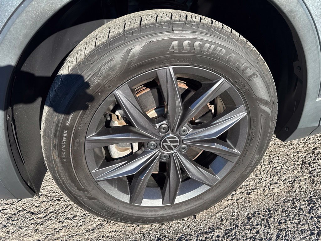 Certified 2023 Volkswagen Tiguan SE w/ Panoramic Sunroof Package FWD image 12