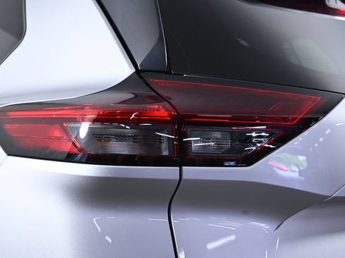 Certified 2023 Nissan Rogue SV AWD/4WD image 9