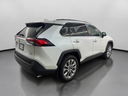 Used 2021 Toyota RAV4 XLE Premium FWD image 10