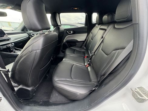 Used 2025 Jeep Compass Limited image 25