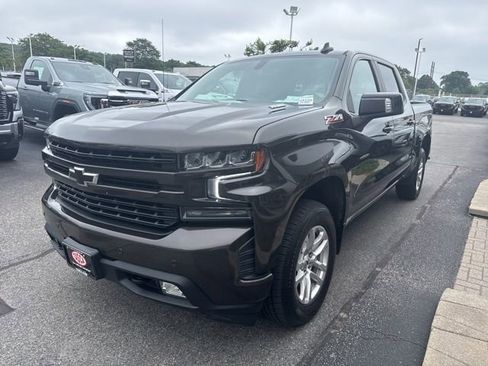 Used 2021 Chevrolet Silverado 1500 RST w/ Convenience Package II AWD/4WD image 3