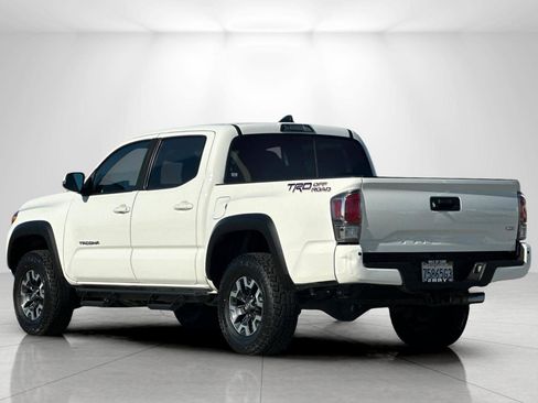 Used 2022 Toyota Tacoma TRD Off-Road image 5