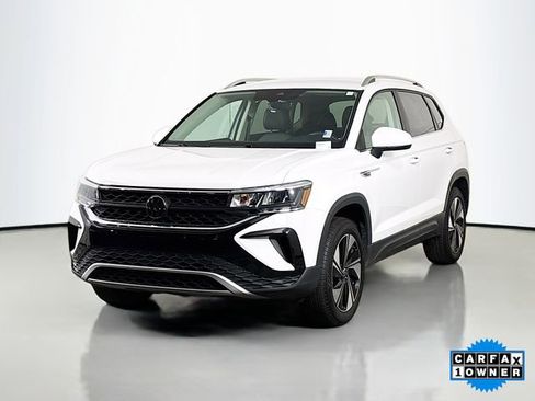 Used 2024 Volkswagen Taos SE image 3