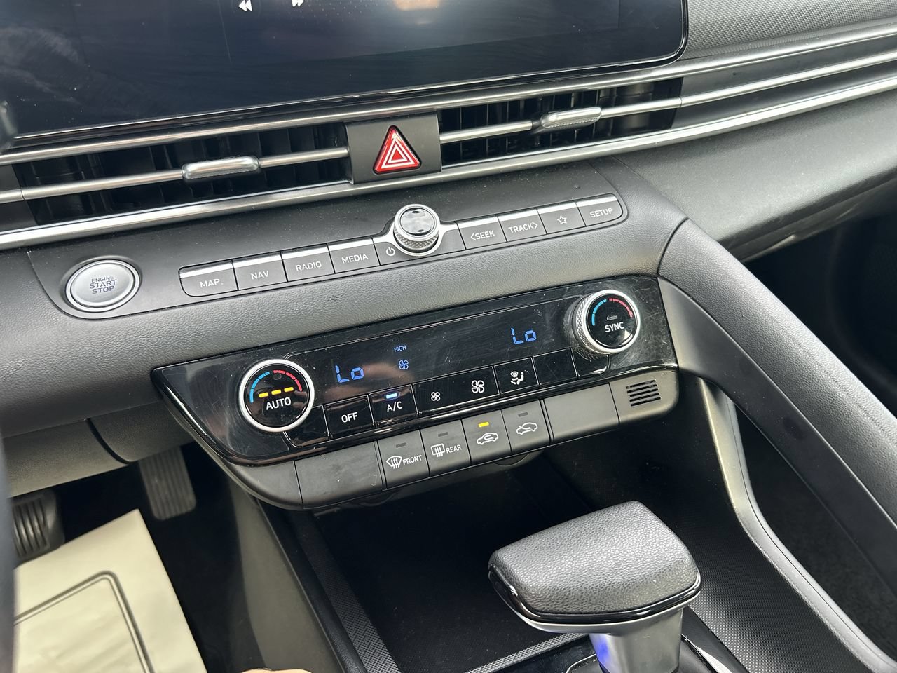 Used 2024 Hyundai Elantra SEL FWD image 27