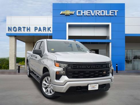 Used 2022 Chevrolet Silverado 1500 Custom image 1