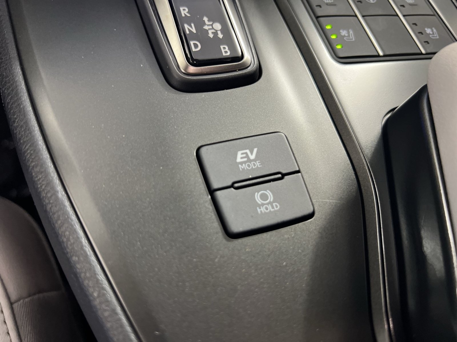 Used 2025 Lexus UX 300h AWD w/ Cold Area Package image 33