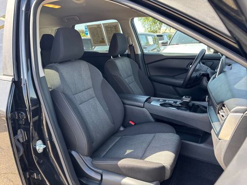 Used 2025 Nissan Rogue SV FWD image 37