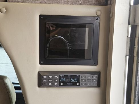 Used 2017 Mercedes-Benz Sprinter 3500 image 42