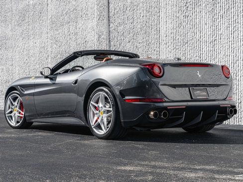 Used 2015 Ferrari California T image 19