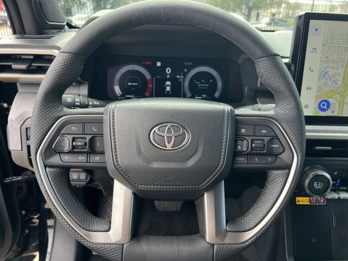 Used 2025 Toyota Tacoma Trailhunter image 14