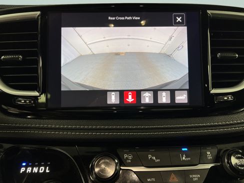 Used 2023 Chrysler Pacifica Limited w/ Uconnect Theater Family Group FWD image 21