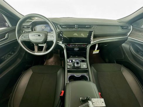 New 2026 Jeep Grand Cherokee Altitude image 9