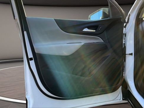 Used 2022 Chevrolet Equinox LS w/ LS Convenience Package FWD image 24