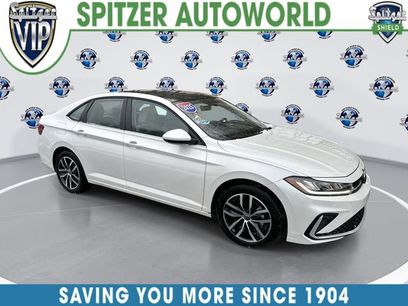 Used 2025 Volkswagen Jetta SE w/ Sunroof Package