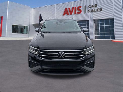 Used 2024 Volkswagen Tiguan SE image 2