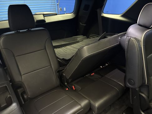 Used 2023 Chevrolet Traverse Premier w/ LPO, Floor Liner Package AWD/4WD image 27